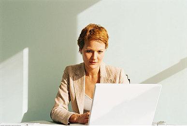 复古RTS《Dying Breed》上架steam 红警风真人出演